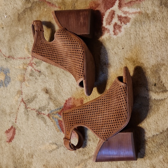 TORY BURCH Jesse perforated brown suede strapped bootie, 8 M - Picture 4 of 11